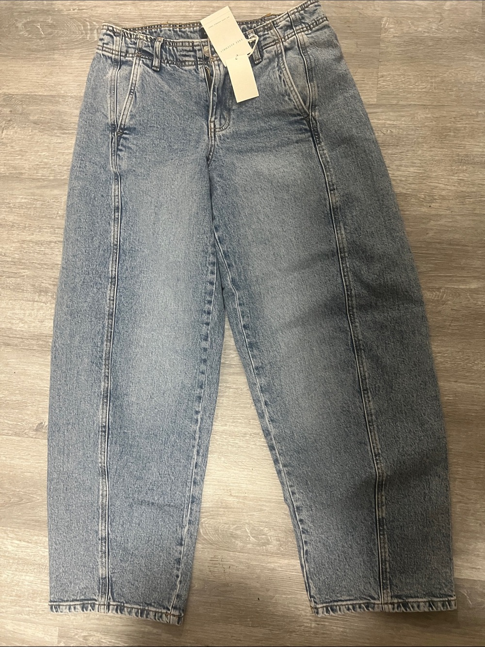 Relaxed Light Wash Boyfriend Jeans - Light Blue